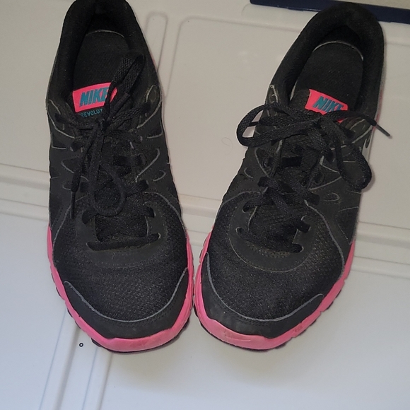 Womans nike sneakers size 6 - Picture 2 of 3